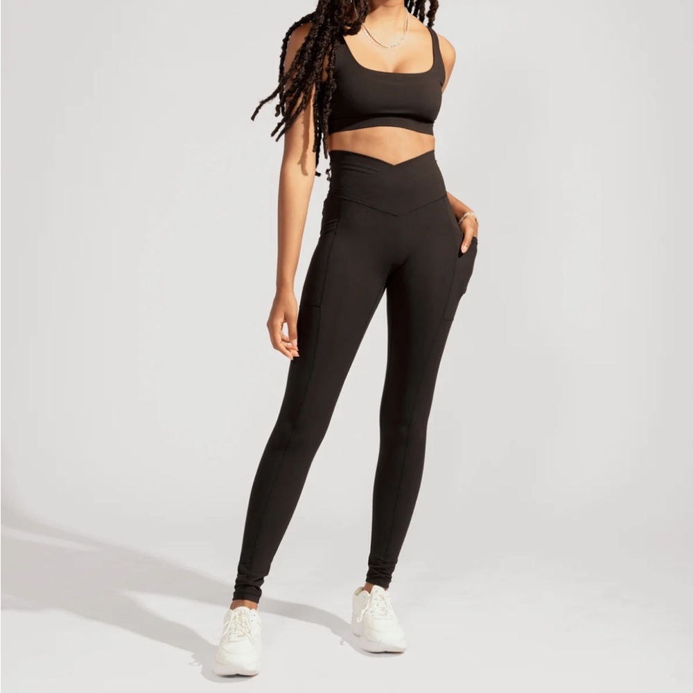 Crisscross Hourglass Leggings with Pockets - Black M 27”